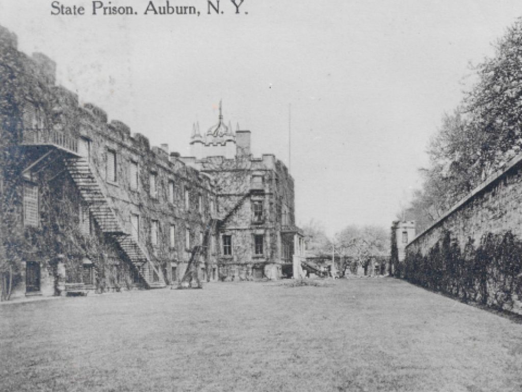 A black and white photo of the prison from 1909.