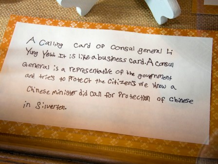 A handwritten label that reads, "A calling card of consul general Li Yung Yew. It is like a business card. A consul General is a representative of the government and tries to protect the citizen's. We know a Chinese minister did call for protection of Chinese in Silverton."